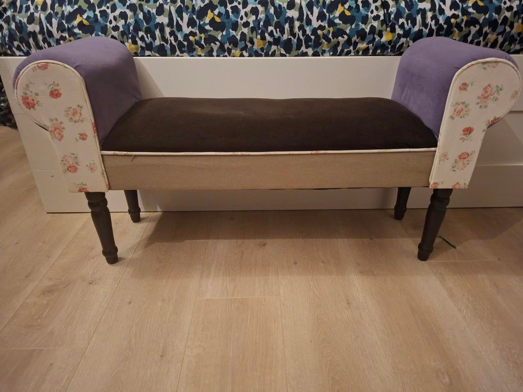 Unieke bankje/poef met bloemenprint, Huis en Inrichting, Banken | Bankstellen, Gebruikt, Minder dan 75 cm, 150 tot 200 cm, Tweepersoons