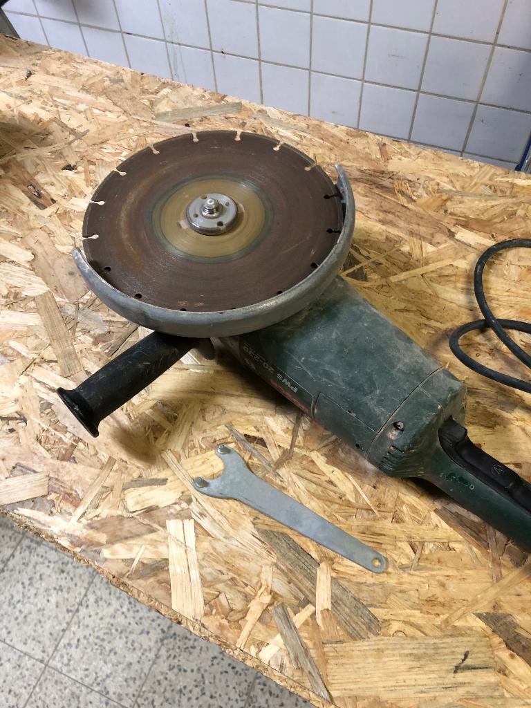 Haakse slijper Bosch PWS 20-230, Ophalen, 1000 watt of meer, Haakse handslijpmachine
