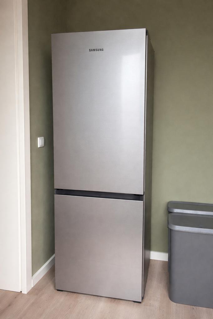 Samsung koel-vriescombinatie, Witgoed en Apparatuur, Koelkasten en IJskasten, Zo goed als nieuw, Met aparte vriezer, 200 liter of meer