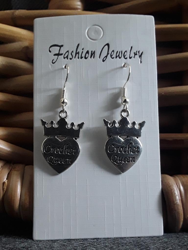 Oorbellen met tekst crochet queen = haakkoningin - haken - h, Sieraden, Tassen en Uiterlijk, Oorbellen, Overige materialen, Hangers