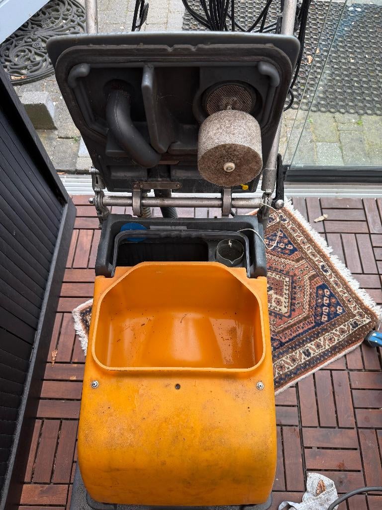 Taski Schrobzuigmachine met elektrische storing, Doe-het-zelf en Verbouw, Reinigingsmachines, Ophalen, Gebruikt, Schrobmachine