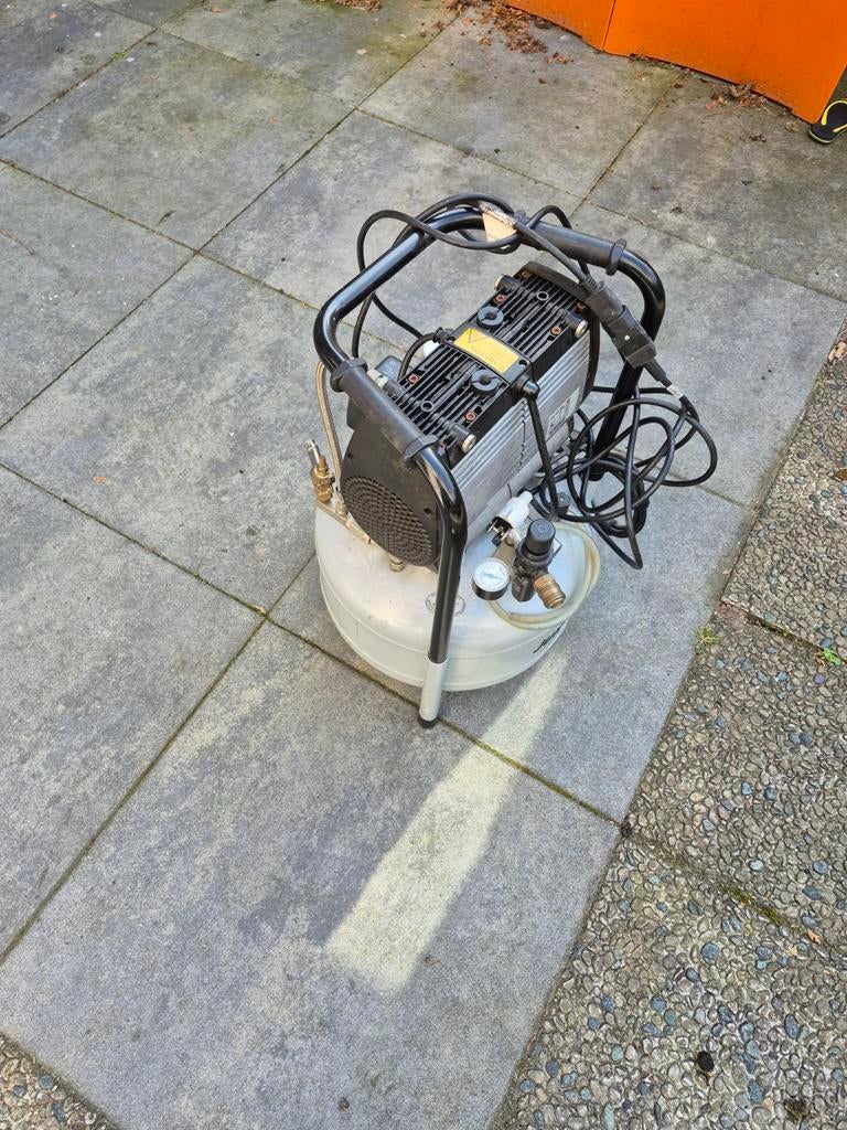 Jun-air compressor, Doe-het-zelf en Verbouw, Ophalen of Verzenden, Minder dan 50 watt