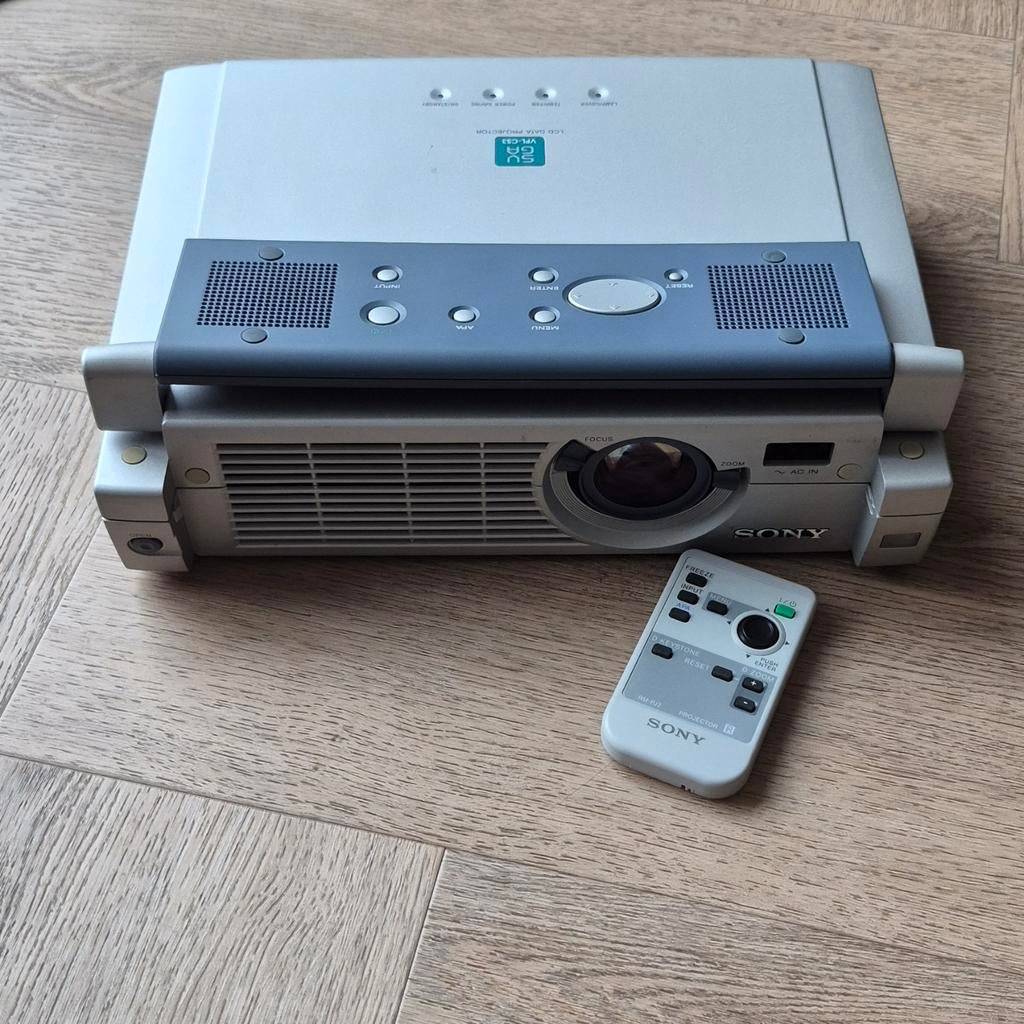 Beamer, Ophalen of Verzenden, Gebruikt, LCD, Sony