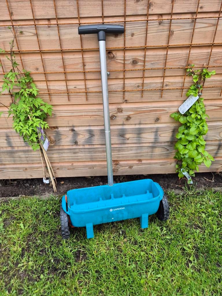 Gardena strooiwagen voor mest of graszaad, Tuin en Terras, Hand-tuingereedschap, Ophalen