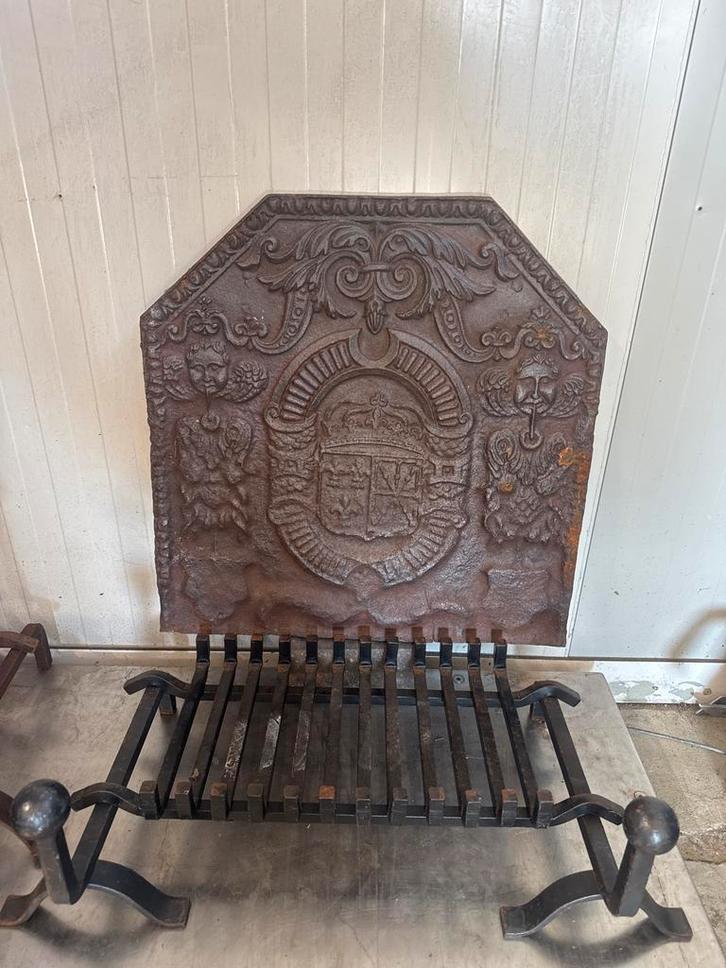 Antieke Haardplaat met Haardrooster - Gietijzer, Huis en Inrichting, Haarden, Gebruikt, Houthaard, Ophalen