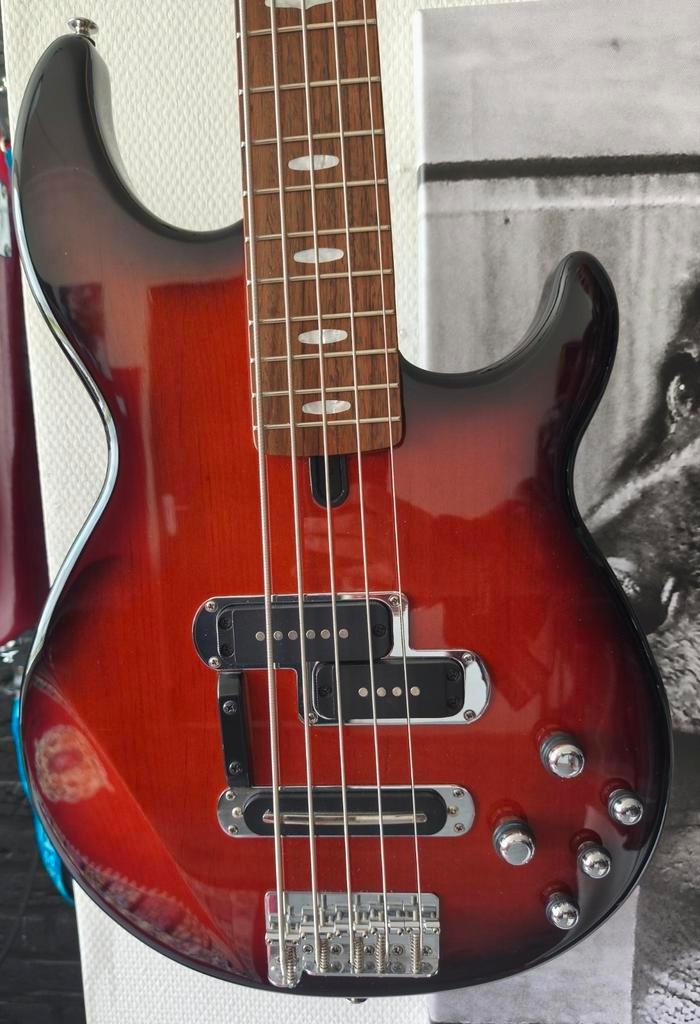 Yamaha BB615, Muziek en Instrumenten, Snaarinstrumenten | Gitaren | Bas, Ophalen