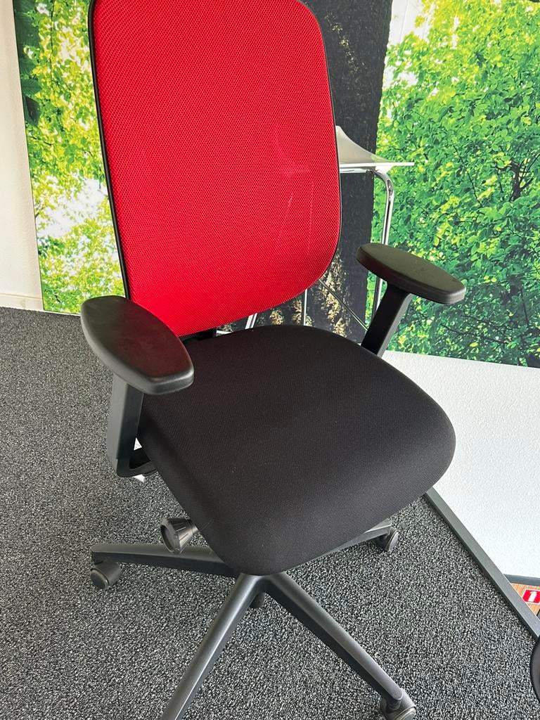 Giroflex bureaustoelen 353, 64 , 68 zowel nieuw als gebruikt, Huis en Inrichting, Bureaustoelen, Zwart, Ophalen of Verzenden, Zo goed als nieuw
