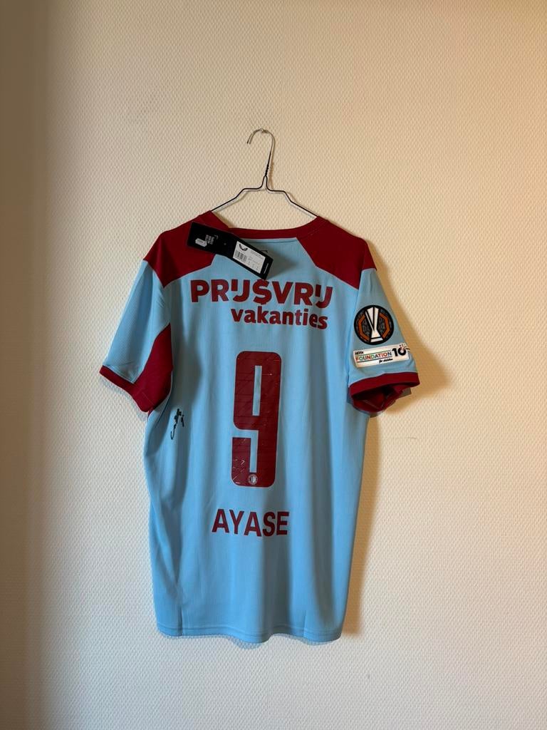 Gesigneerd Ayase Ueda, Feyenoord (2025-2026), Verzamelen, Sportartikelen en Voetbal, Ophalen of Verzenden, Nieuw, Feyenoord, Shirt