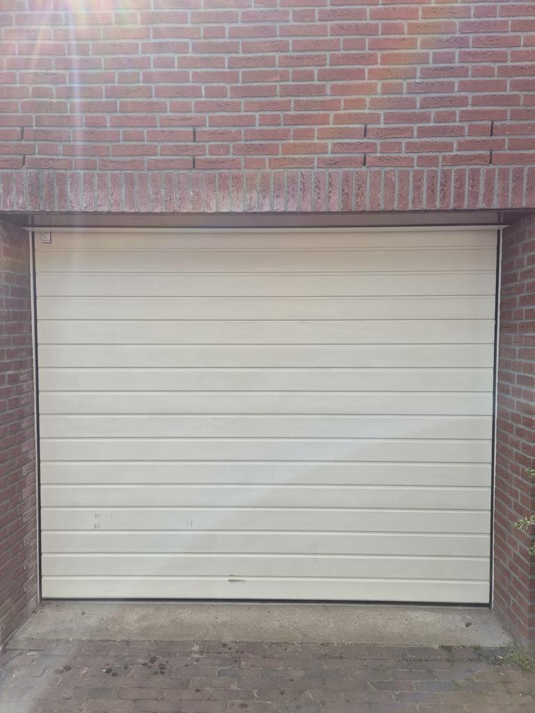 Elektrische sectionaal garagedeur inclusief motor, Doe-het-zelf en Verbouw, Rolluiken, Ophalen, Gebruikt, 200 cm of meer