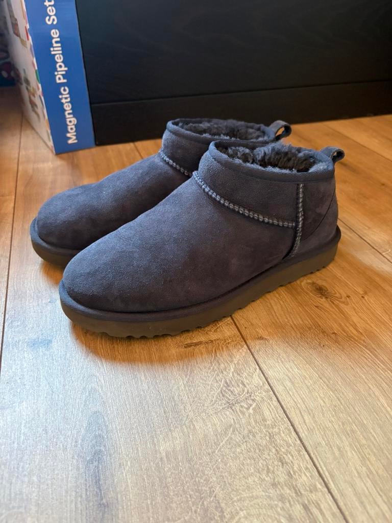 Uggs ultra mini donkerblauw, Ophalen of Verzenden, Zo goed als nieuw, Blauw