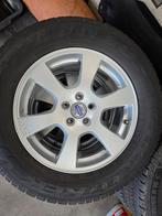 Volvo XC60 Winterset 235/65 R17 + Zweedse Ventieldoppen, Ophalen of Verzenden, Gebruikt