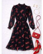 Stijlvolle Zwarte Midi Jurk met Rode Print - Maat S, Kleding | Dames, Jurken, Verzenden, Zwart, Zo goed als nieuw, Maat 36 (S)