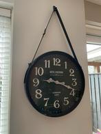 Industriële klok + riem + haak, Huis en Inrichting, Woonaccessoires | Klokken, Ophalen of Verzenden, Zo goed als nieuw, Wandklok
