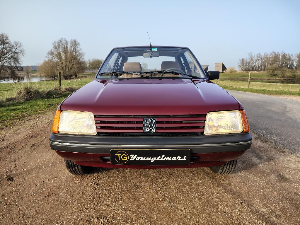 Peugeot 205 1.6 Automatic bwjr 1986 36.020 km!!!! <UNIEK!!>, Auto's, Peugeot, Beige, Origineel Nederlands, Bedrijf, Onderhoudsboekje