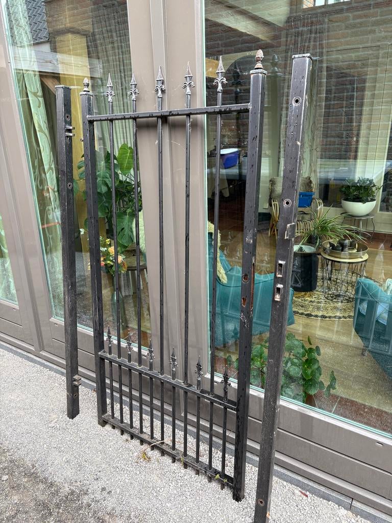 Sierhekwerk poort - Zwart ijzeren tuinpoort, Tuin en Terras, Tuinhekken en Hekwerk, Gebruikt, Sierhekwerk, IJzer, Met poort, Ophalen of Verzenden