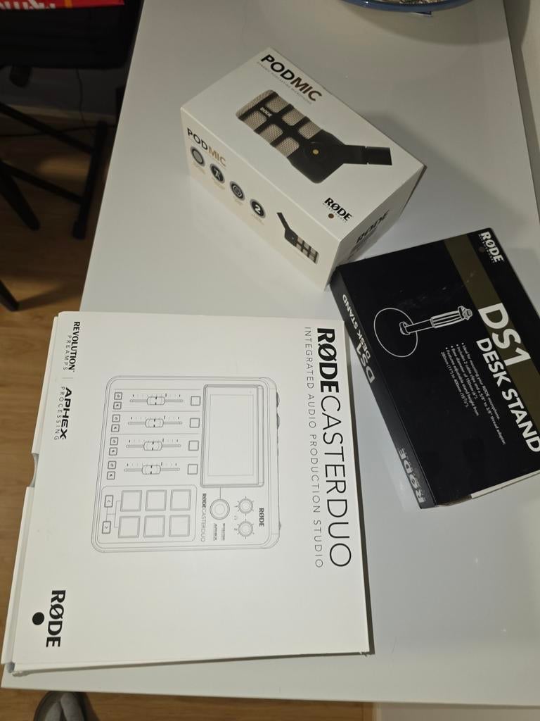 Rodecaster Duo, Podmic en DS1 Desk Stand - Complete Set, Ophalen of Verzenden, Zo goed als nieuw, Minder dan 5 kanalen, Microfooningang