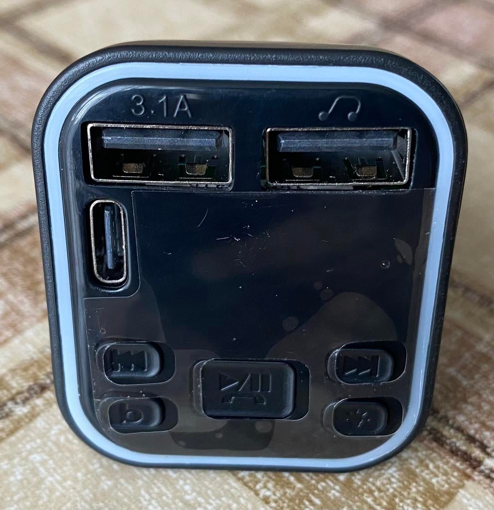 NIEUWE FM Transmitter met Bluetooth usb mp3 voor in de auto, Telecommunicatie, Ophalen of Verzenden, Nieuw, Opbouw