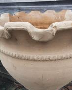 Terracotta bloempot lichte kleur, donkere is water Miekje, Ophalen of Verzenden, ., ., .