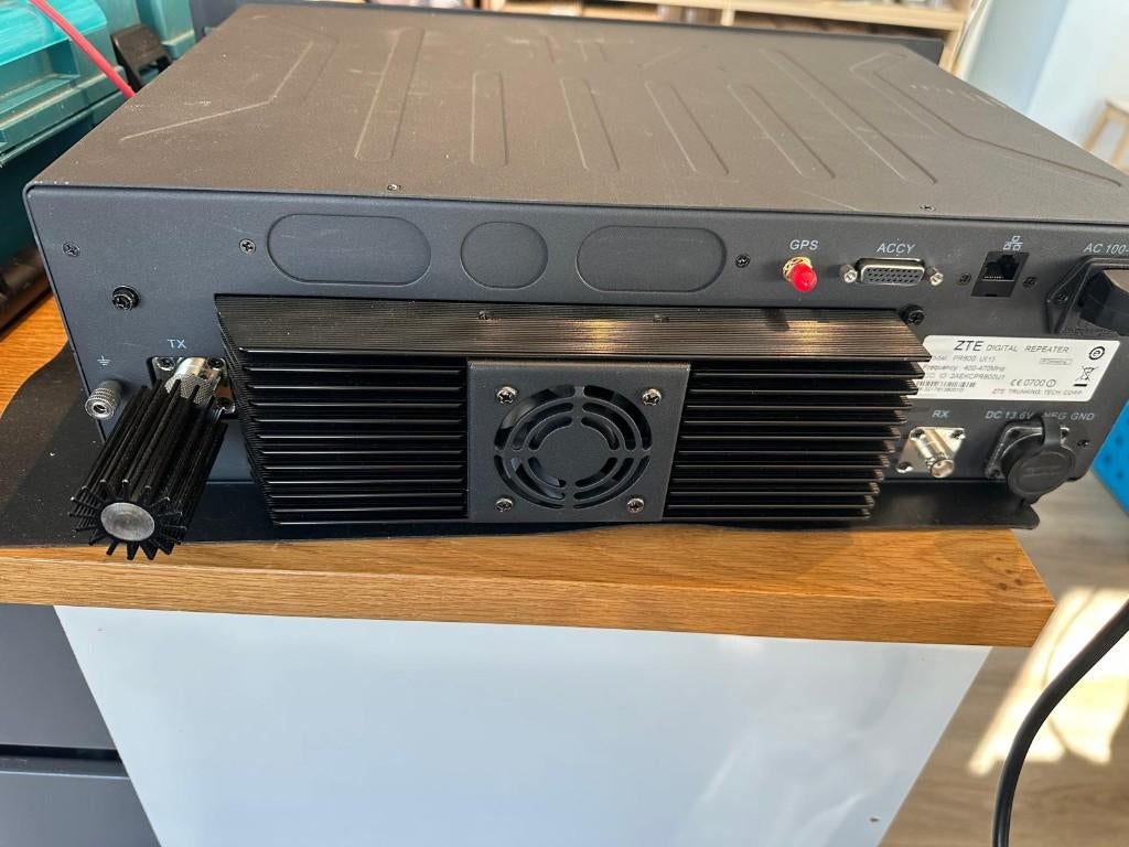 Repeater DMR/Analoog UHF 40 Watt PR800 ZTE, Ophalen of Verzenden, Zo goed als nieuw, Zender en Ontvanger