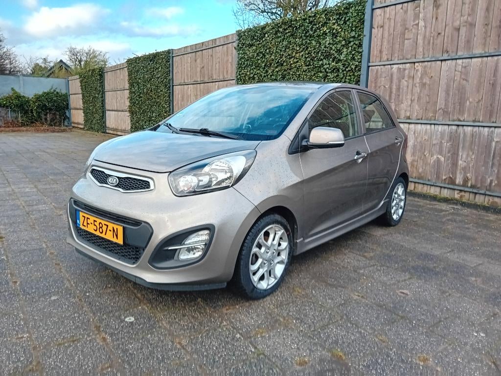 Kia Picanto 1.0 Cvvt 5-DRS 2012 # Nieuwe Apk & All Seasons #, Auto's, Kia, Voorwielaandrijving, Stof, Zwart, 400 kg