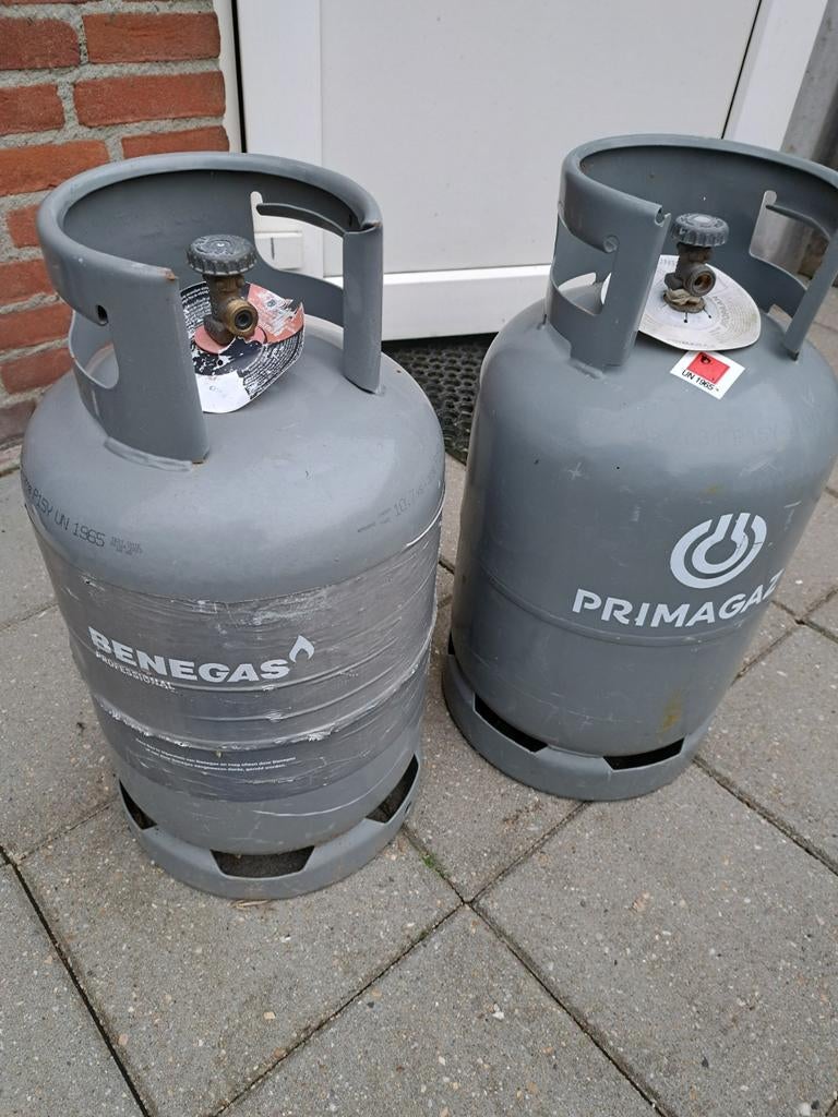 2 volle navulbare gasflessen  21 liter per fles., Ophalen of Verzenden, Gebruikt