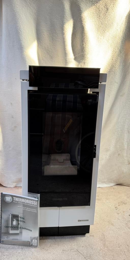 Thermorossi Mon Amour - A merk pelletkachel, Ophalen, Zo goed als nieuw, Overige brandstoffen, Pelletkachel