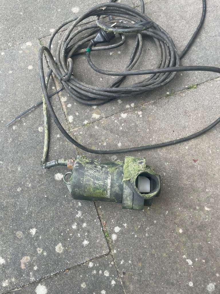 5500 liter vijver pomp, Tuin en Terras, Vijver-toebehoren, Ophalen of Verzenden, Zo goed als nieuw, Vijverpomp