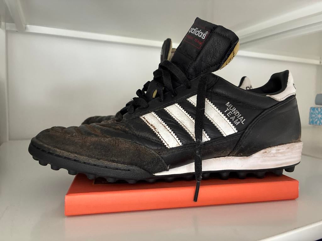 Adidas Mundial Team kunstgrasschoenen, Maat XS of kleiner, Ophalen, Gebruikt, Schoenen