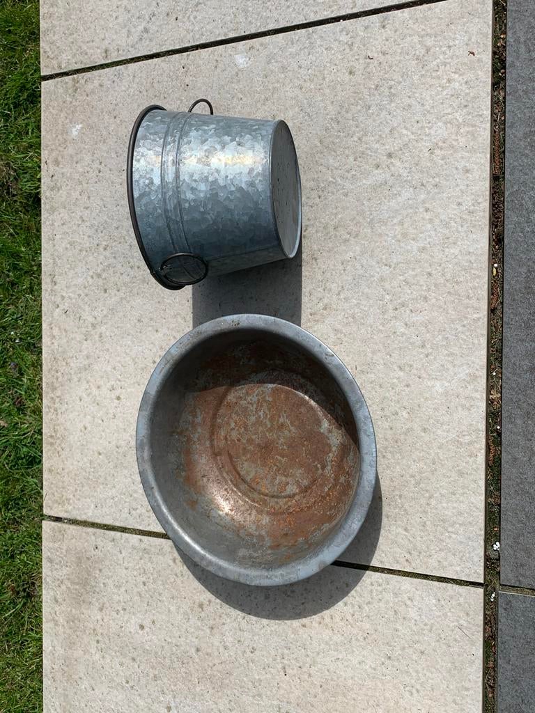 Diverse zinken emmers en vazen, Ophalen, Gebruikt, Zink, Met handgreep