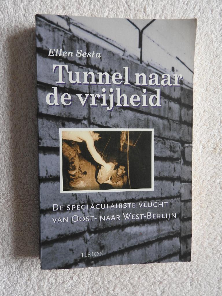 Tunnel naar de vrijheid - De spectaculairste vlucht, Boeken, Ophalen of Verzenden, Zo goed als nieuw, Europa