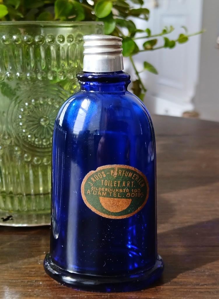 Antiek blauw glazen flesje - J.Roos parfumerieën Amsterdam, Antiek en Kunst, Curiosa en Brocante, Ophalen of Verzenden