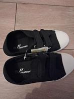Zwarte gymschoenen maat 32, Nieuw, Ophalen of Verzenden, Jongen of Meisje, Sportschoenen