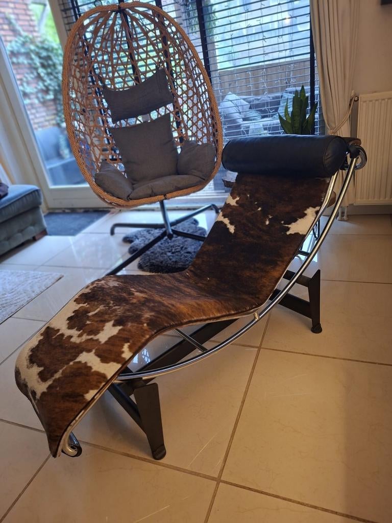 Cassina Le Corbusier LC4 Chaise Longue Ponyhuid, Ophalen of Verzenden, Eenpersoons, Minder dan 150 cm