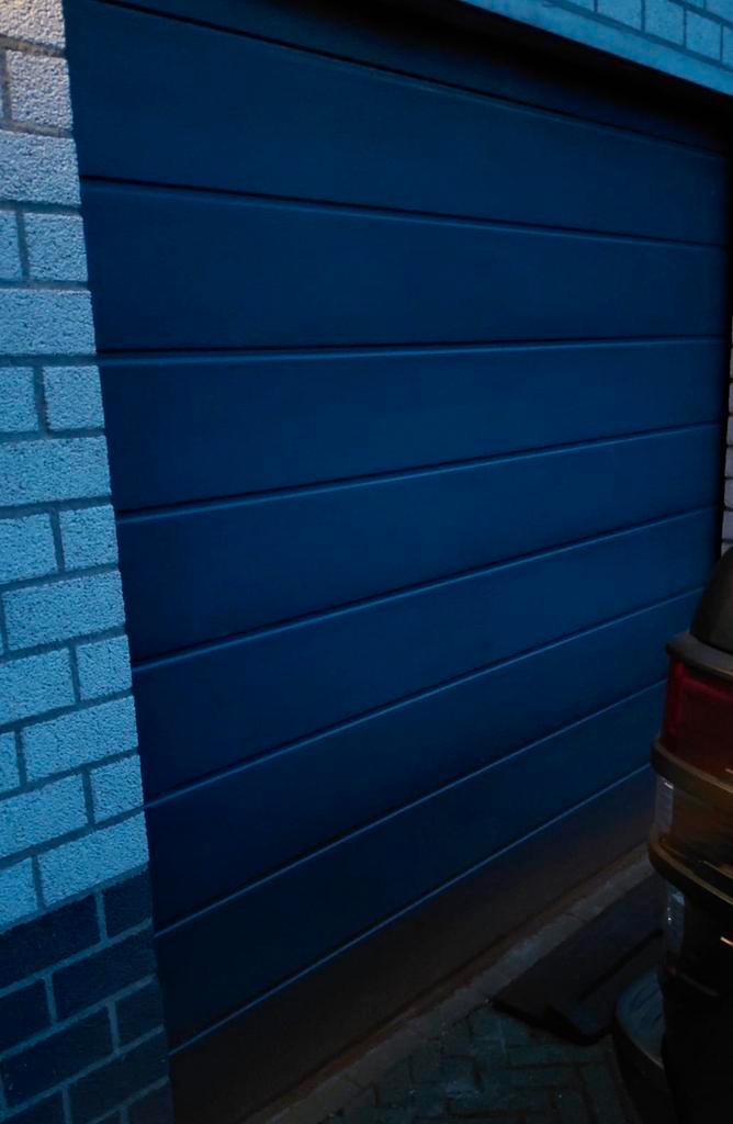 Elektrische geïsoleerde verano roldeur/garagedeur antraciet, Doe-het-zelf en Verbouw, Rolluiken, Zo goed als nieuw, 200 cm of meer