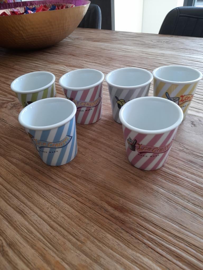 Set van 6 ijsbekers met lepeltjes, Ophalen of Verzenden, Nieuw, Porselein, Overige stijlen