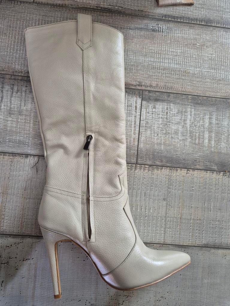 INUOVA laarzen, nooit buiten gedragen, maat 37, Kleding | Dames, Schoenen, Ophalen of Verzenden, Nieuw, Zwart, Hoge laarzen