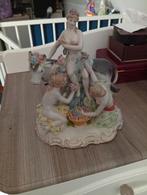 Meissen Porseleinen Beeld: Vrouwen met Koe en Bloemen, Ophalen of Verzenden