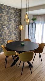 Ronde zwarte tafel met gele stoelen, Rond, Zo goed als nieuw, Vijf personen of meer, Ophalen