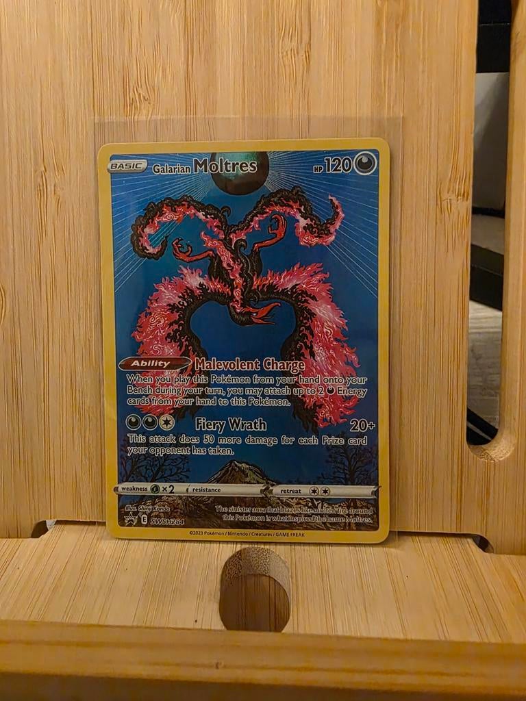 Galarian Moltres V, Ophalen of Verzenden, Zo goed als nieuw