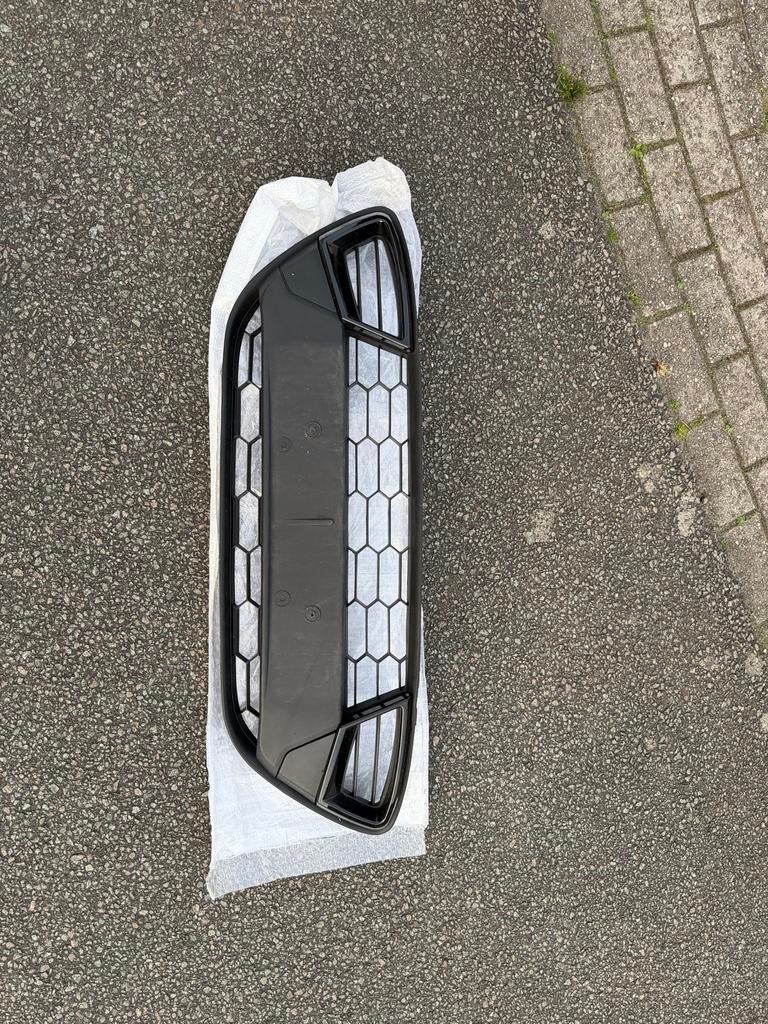 Ford Fiesta grille 2008-2014, Auto-onderdelen, Carrosserie en Plaatwerk, Gebruikt, Voor, Ophalen of Verzenden, Ford