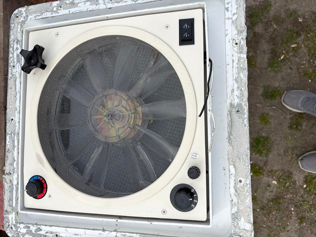 Dakventilator voor camper of caravan, Ophalen, Gebruikt