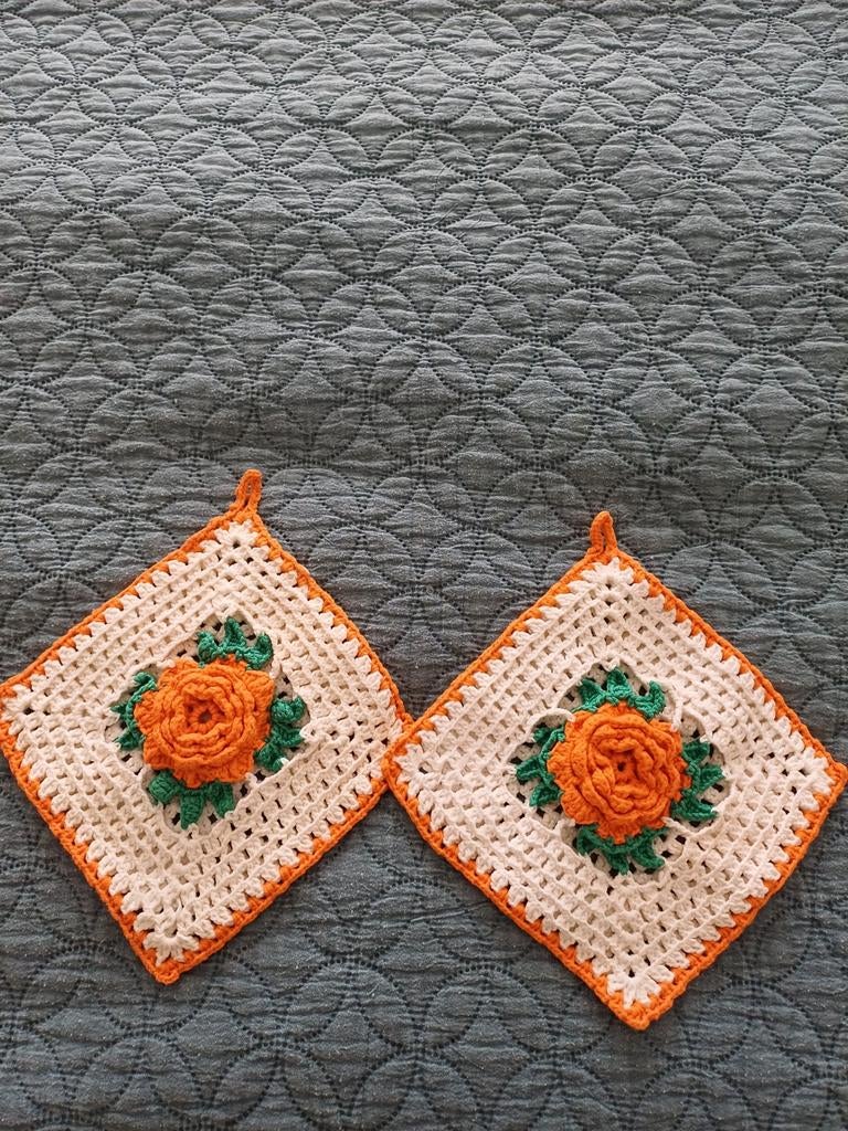 Gehaakte Pannenlappen met Oranje Rozen (Set van 2), Ophalen of Verzenden, Zo goed als nieuw