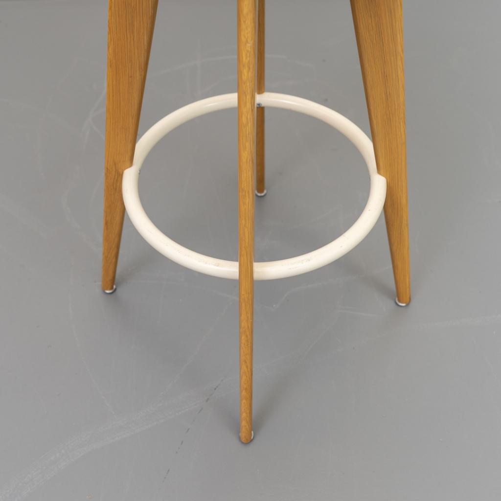 4x Vitra Jean Prouve Tabouret Haut Kruk - Eikenhout, Niet ingevuld, Niet ingevuld, Ophalen of Verzenden, Zo goed als nieuw