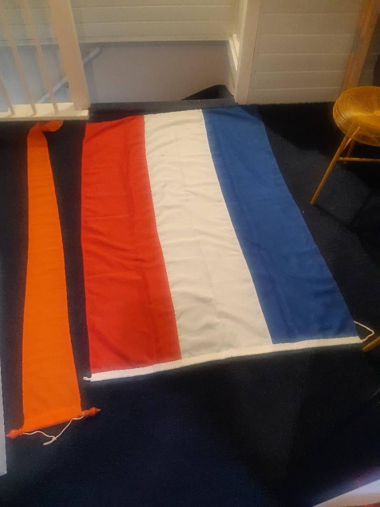 Nederlandse vlag met wimpel, Diversen, Ophalen