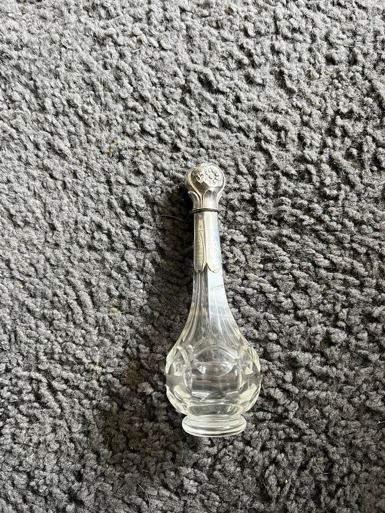 Mooi antiek parfumflesje met zilveren hals en dop, Antiek en Kunst, Ophalen of Verzenden