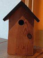 NIEUW VOGELHUIS VAN HOUT HG 29 CM BR 13.8 CM.., Tuin en Terras, Ophalen of Verzenden, Nieuw