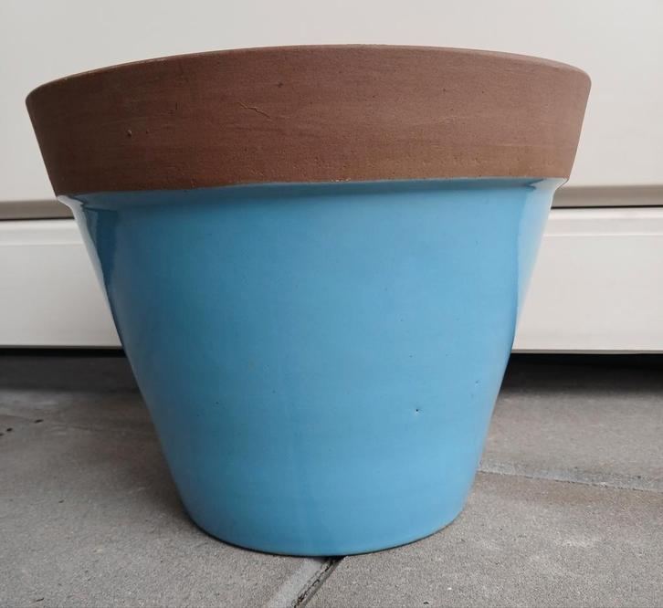 Grote blauwe geglazuurde terracotta bloempot 21cm hoogte, Tuin en Terras, Bloempotten, Zo goed als nieuw, Terracotta, Binnen, Balkon