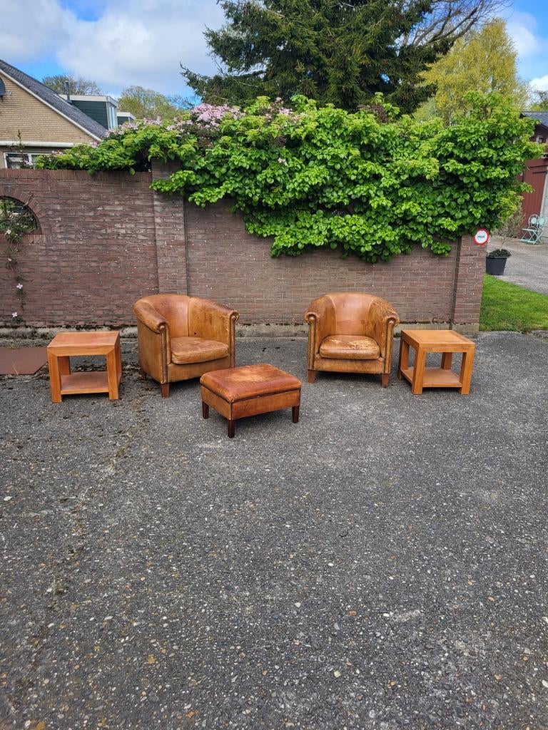 Schapen lederen fauteuils en voetensteun teak bijzettafeltje, Huis en Inrichting, Fauteuils, Ophalen of Verzenden, Gebruikt, 75 tot 100 cm