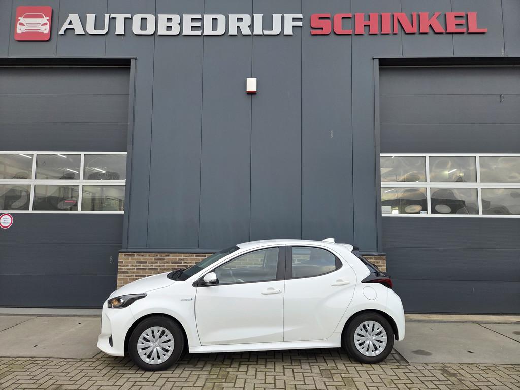 Toyota Yaris 1.5 Hybrid Active (bj 2021, automaat), Gebruikt, Euro 6, Bedrijf, Hybride Elektrisch/Benzine