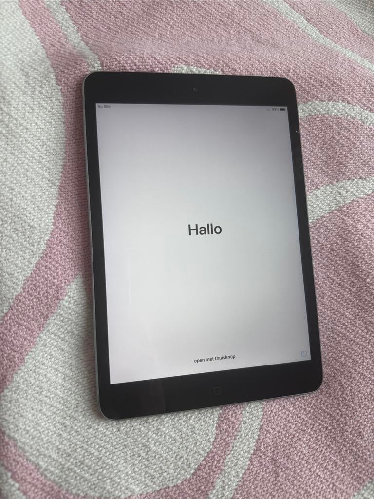 iPad mini 2 inclusief hoes, Computers en Software, Apple iPads, Gebruikt, Ophalen of Verzenden, Grijs, 7 inch of minder